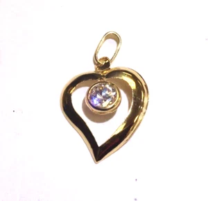 Conjunto de bisel de oro amarillo de 18 quilates circonita cúbica corazón encanto colgante patrimonio 1,1 g - Imagen 1 de 4