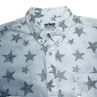 Camisa manga corta Urban Pipeline para hombre XL blanca con estampado de estrellas grises Foto 1 de 4