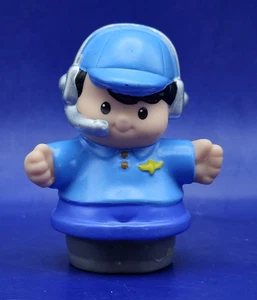Figurina Fisher Price Little People 2011 pilota elicottero aereo maschio blu 2" - Foto 1 di 5