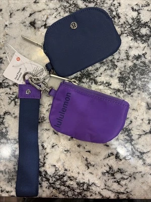 Cartera Muñequera Lululemon Doble Bolsa Púrpura y Azul Marino Foto 1 de 4