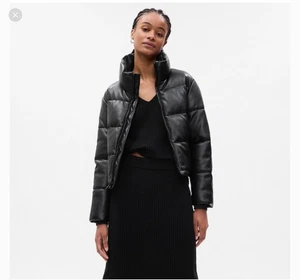 NWT Gap Black Vegan Faux Leather Cropped Puffer Jacket Womens Size Medium New - Picture 1 of 12