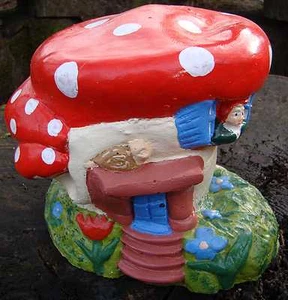 Feenholz Haus Garten Ornament - Handarbeit von Pixieland (Beton) - Bild 1 von 5
