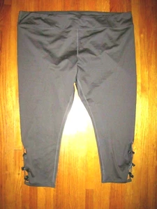 Plus Size JoyLab Lattice Trim Gray Capri Yoga Fitness Leggings Size 3XL New - Picture 1 of 7