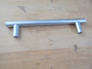 Möbelgriff Metall  vernickelt 128mm Lochabstand ca. ( ohne Schrauben ) H2H6K5. - Bild 1 von 8