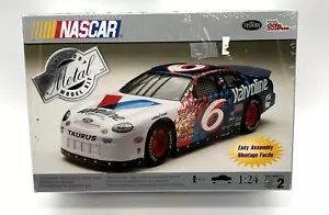METAL Body Model Kit 1:24 Scale #6 Nascar Valvoline Ford Taurus 1999 Sealed - Picture 1 of 6