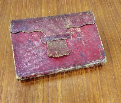 Antique Civil war Era 1800's Small Red Leather Travel Bible--As Is Incomplete. Foto 1 de 4