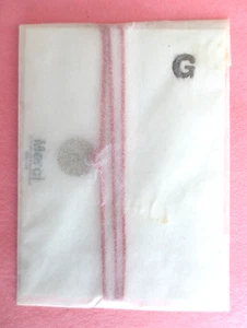 Merci (París) Letra Grabada "G" Medalla en Cordón - Usar como Pulsera/Collar - Nuevo con Etiquetas - Imagen 1 de 5