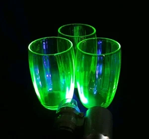 3 ANTIQUE URALINE LIQUEUR GLASSES - Picture 1 of 10
