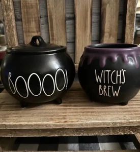 Rae Dunn Halloween BOOOO! Bote de caldero negro y juego de tazas de cerveza de bruja decoración - Imagen 1 de 3