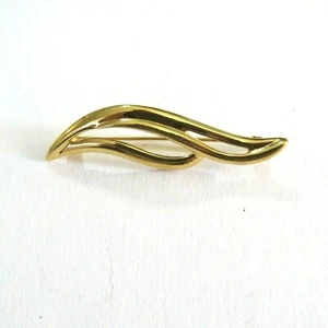 Monet Gold Tone Brooch Pin 2 in Leaf Pattern - Picture 1 of 4