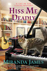 Hiss Me Deadly (Cat in the Stacks Mystery) by Miranda James
