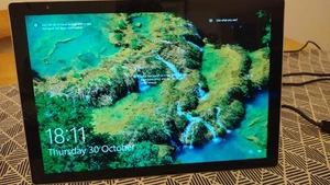 Microsoft Surface Pro 7 Core I5-1035G4 Tablet , cracks across screen. - Picture 1 of 10