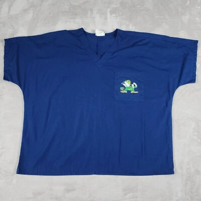 Blusa Médica Notre Dame U Para Hombre L Azul Duende Lucha Irlandés Logo Bolsillo Foto 1 de 4