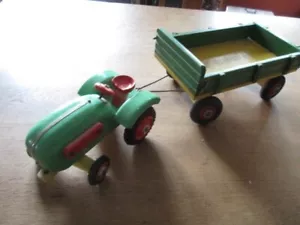Traktor mit Hänger Holz - Bild 1 von 7