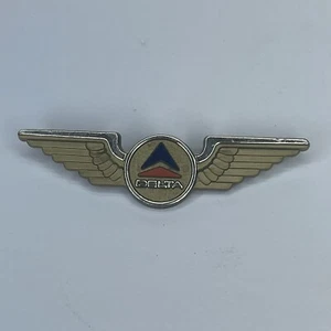 Vintage Delta Airlines Jr Pilot Plastic Wings Pin - Picture 1 of 3