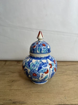 VINTAGE EDIP GINI KUTAHYA TURKEY HAND MADE BLUE, RED & WHITE GINGER JAR 1991 - Image 1 of 4