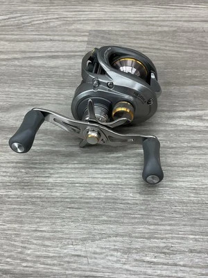 Baitcast Reel   Bass Pro Shop pro qualifier  reel  PQC10SHLA  High Speed - Image 1 of 4