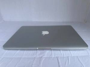 Apple MacBook Pro 13 2015 i5 2.7 GHz 8GB 1TB SSD [Staingate] QWERTY - Afbeelding 1 van 8
