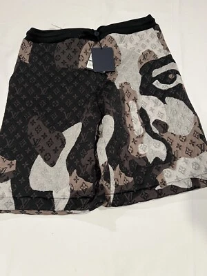 Pantalones cortos Louis Vuitton para hombre con monograma estampado facial abstracto. XL. Foto 1 de 4