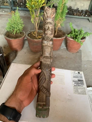 Estátua decorativa indiana antiga feita à mão de madeira para músico - Imagem 1 de 4