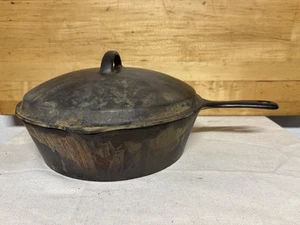 Sartén para freidora de pollo de hierro fundido Wagner de 11" de ancho - 3” de profundidad de colección sin marca - Imagen 1 de 8