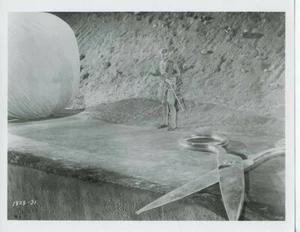 The Incredible Shrinking Man 8x10" Photo #A5459 - Picture 1 of 1