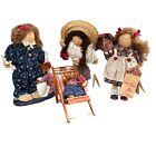 Lizzie High Doll zestaw 3 lalek i niedźwiedzia na krześle wypoczynkowym_Fiona Betty Ann Gloria