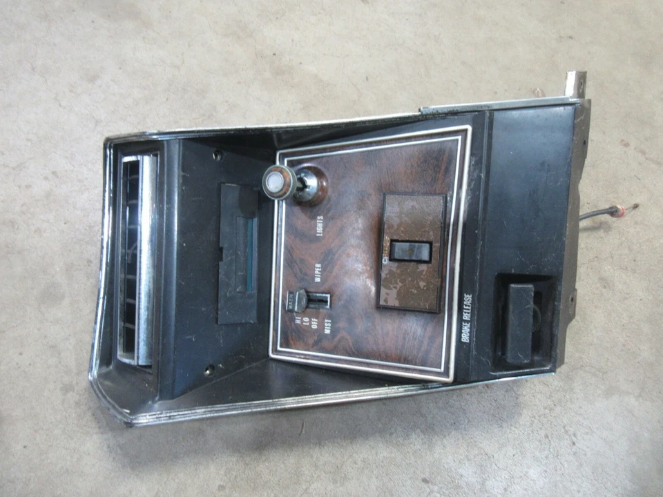 Oldsmobile Cutlass 1977 panel de tablero interior interruptor control moldura luces limpiaparabrisas Foto 1 de 4