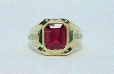 Anillo para hombre enchapado en oro amarillo de 14 k con rubí creado en laboratorio corte esmeralda de 2,50 quilates Foto 1 de 4