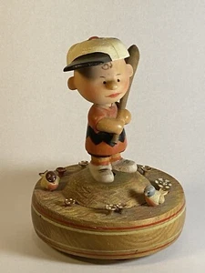 Charlie Brown Holz Spieluhr "Take Me Out To The Ballgame" selten orange Shirt - Bild 1 von 11