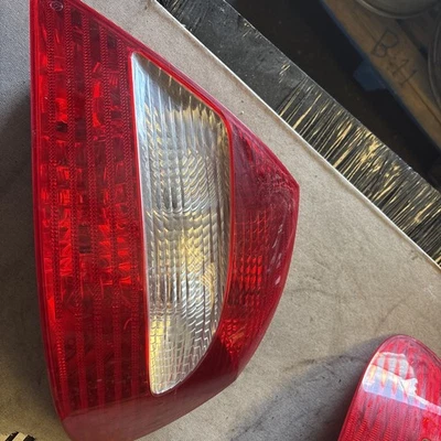 Задний фонарь для правостороннего пассажира Mercedes CLK350 06–09 годов выпуска A2098200877 от оригинального производителя - Изображение 1 из 3