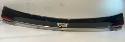 Conjunto de apliques moldagem painel escotilha traseira Cadillac XT6 fabricante de equipamento original 2020 - 2021 - Imagem 1 de 4