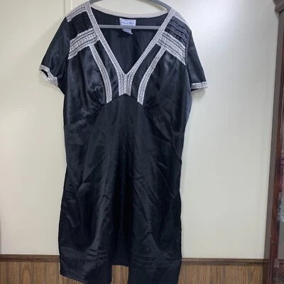 Camisón vintage de satén negro Woman Within talla grande con acento de encaje Foto 1 de 4