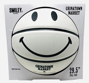 Baloncesto blanco Chinatown Market X Smile Happy Face originales 29,5" tamaño completo - Imagen 1 de 5