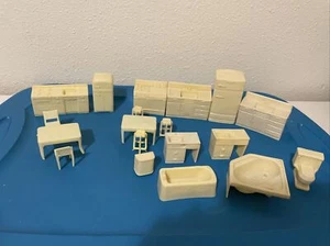 Vintage 1950er Marx Kunststoff Puppenhaus Möbel Lot 19 Teile Küche\Schlafzimmer\Bad - Bild 1 von 8