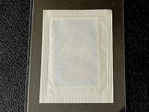 1975 Kellogg’s #49 Luis Tiant • Boston Red Sox • 1 Card Factory Sealed Pack Read - Picture 1 of 2