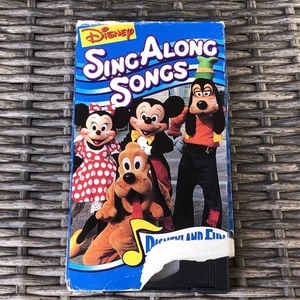 Disney Sing Along Songs - Disneyland Fun: Its a Small World (VHS, 1993) - Picture 1 of 5