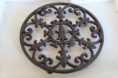 Sottobicchieri frz giglio ghisa per brocche sottopentole decorazione tavolo... - Immagine 1 di 2