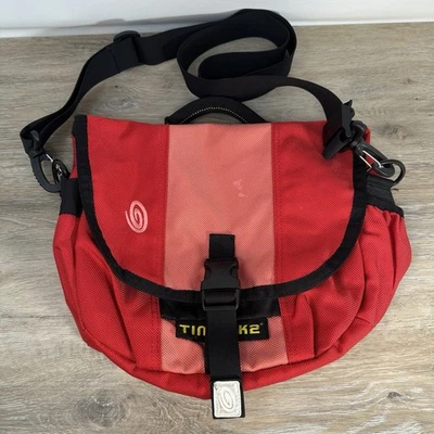 Bolsa carteiro Timbuk2 tiracolo impermeável alça ajustável listrada coral vermelho - Imagem 1 de 4