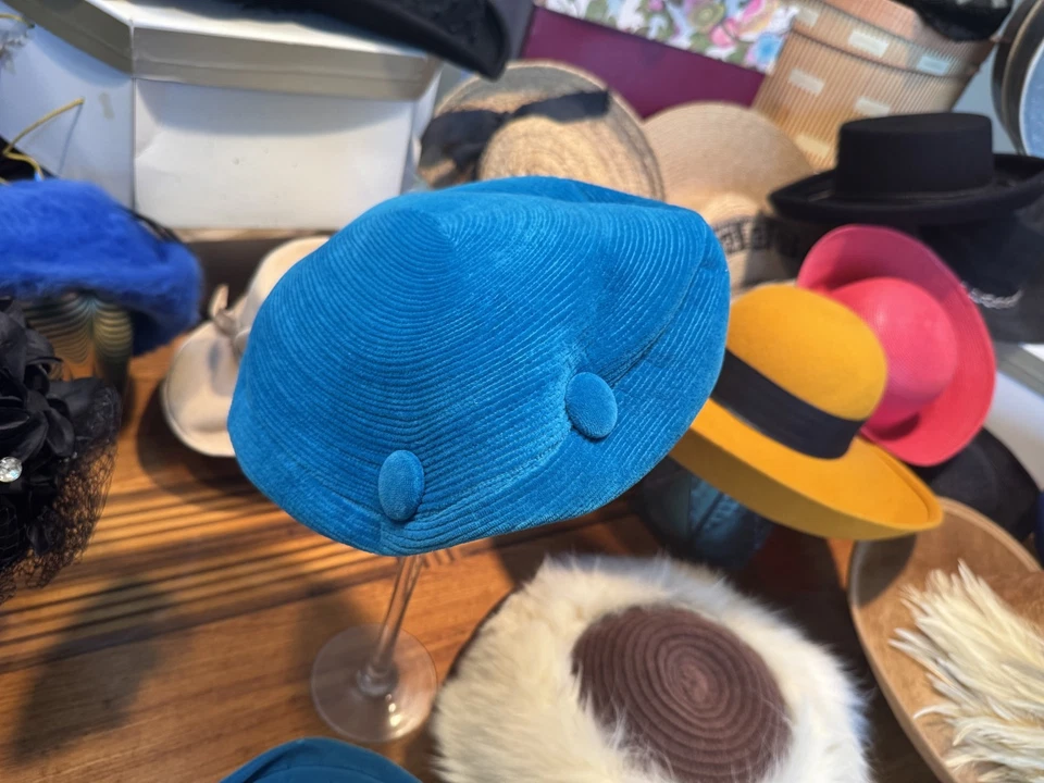 Boina acanalada Atelier‎ Lucas Cloche sombrero terciopelo azul con 2 botones Foto 1 de 4