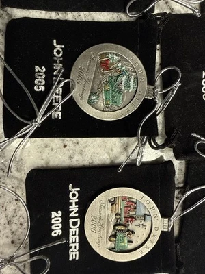 Juego completo de adornos navideños de peltre John Deere 1997-2010. De colección y Raro Foto 1 de 4