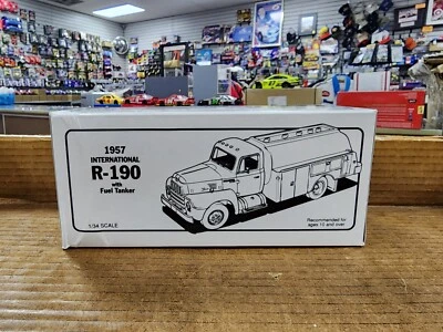 Танкер-грузовик 1994 First Gear 1957 Chicago Fire Dept International R-190 - Изображение 1 из 4