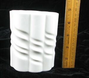 Mid Century Modern Hutschenreuther White Porcelain Vase Abstract 4-3/8 in Tall