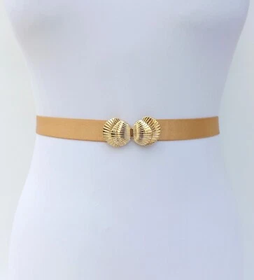 Cinturón elástico dorado con cierre de conchas doradas para mujer Foto 1 de 4