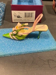 Zapato Just the Right de Raine - Treasured Tulip #25352 | Step Into Nature | Certificado de autenticidad de caja - Imagen 1 de 9