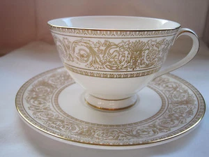 JUEGO DE TAZA Y PLATILLO DE HUESO FINO ROYAL DOULTON - SOBERANO - Imagen 1 de 6