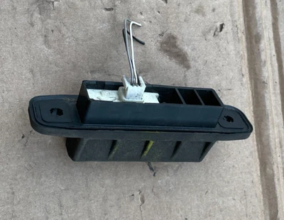 2012-2017 丰田 PRIUS V Trunk 后门升降门释放开关 — 第 1/4 张图片