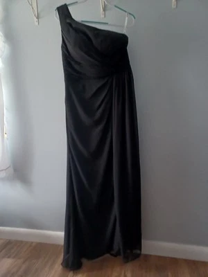 Vestido Formal Negro Talla 10 Madre de la Novia, Damas de honor, Baile de graduación 1 hombro  Foto 1 de 4