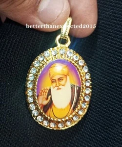 Medaglione / ciondolo Sikh Guru Nanak Dev - con borchie e smalto oro - 2 pezzi - Foto 1 di 3