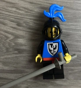 LEGO Castle Classic Knight Minifigure. Vintage Lego. Nice Condition - Picture 1 of 2